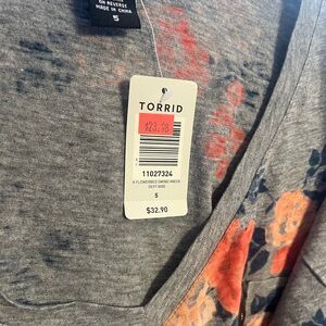 Torrid shirt NWT size 5